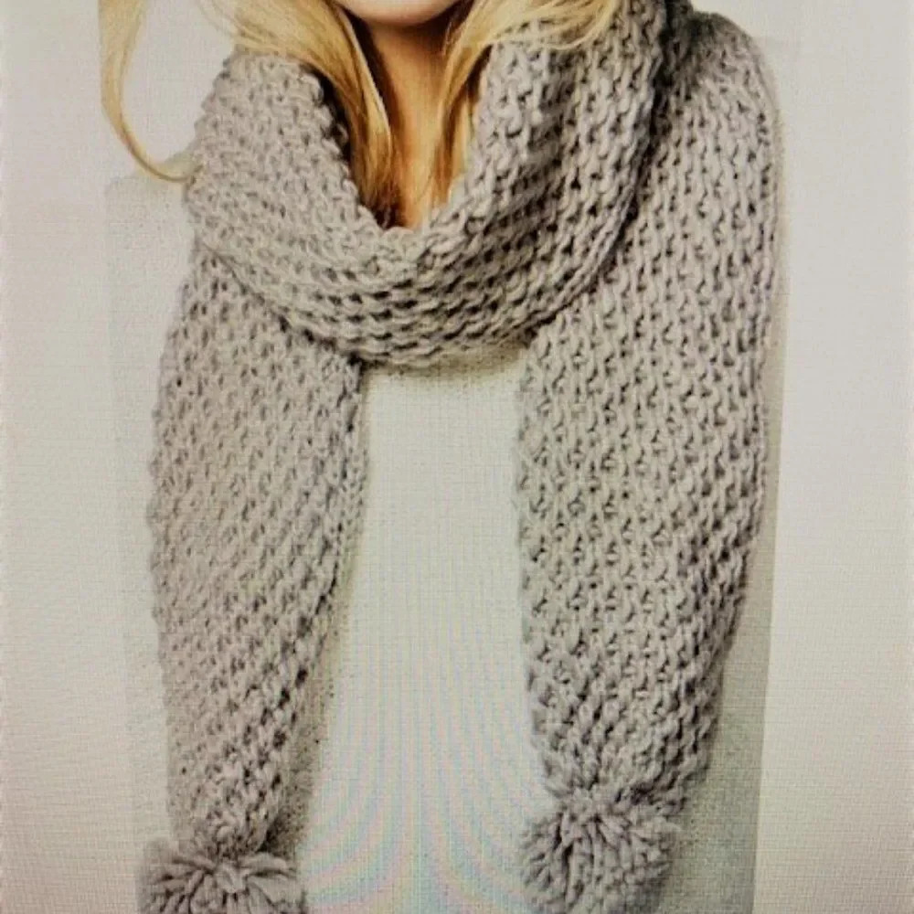 Rampage‎ Shimmer Grey/Silver Knit Scarf EUC